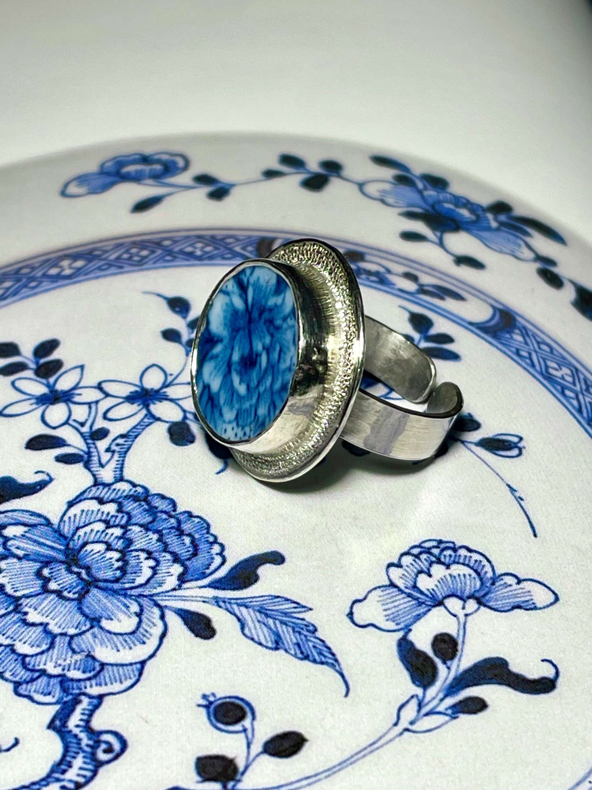 Bague en argent 925 et tesson de porcelaine chinoise.
