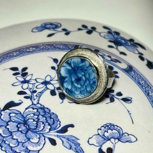 Bague en argent 925 et tesson de porcelaine chinoise.
